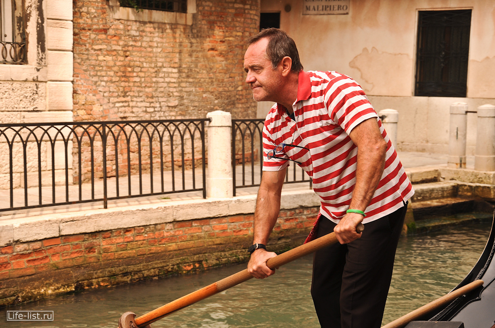 Гондольер в Венеции фото Виталий Караван