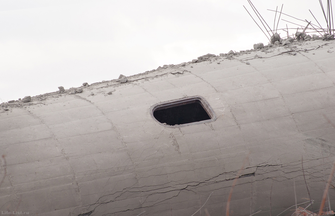 Разрушенная заброшенная башня крупным планом Екатеринбург