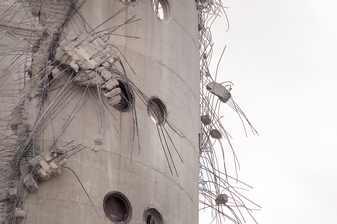 Разрушенная заброшенная башня крупным планом Екатеринбург