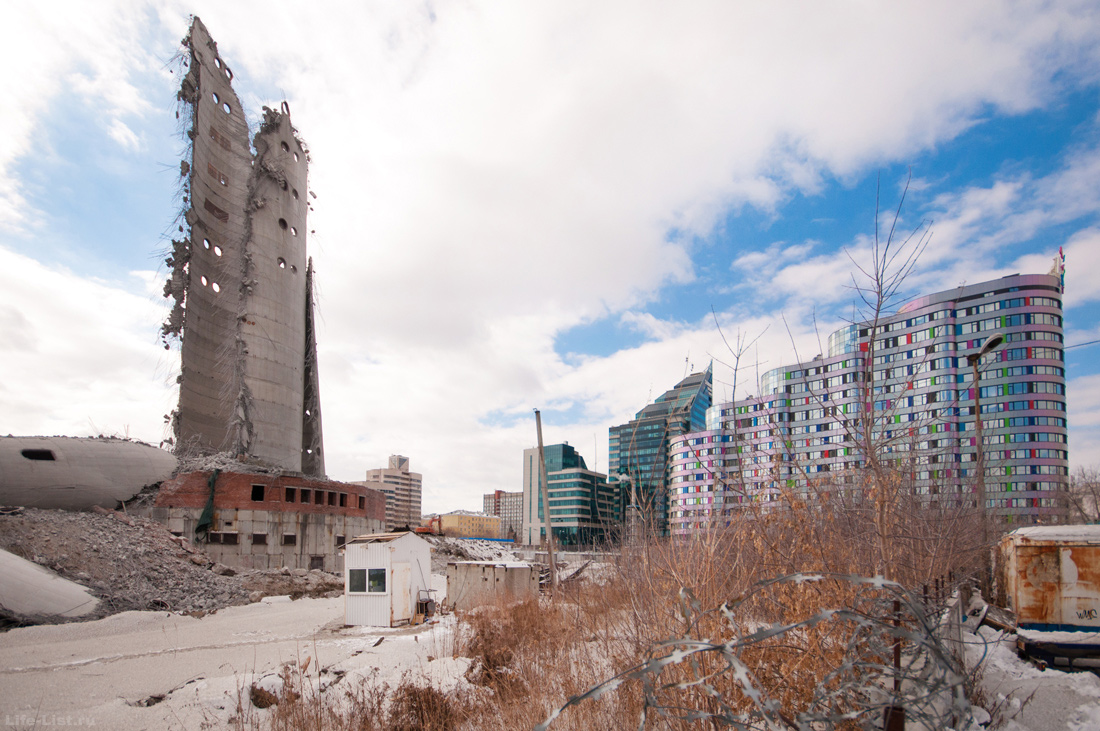 Обрушение заброшенной башни в Екатеринбурге 
