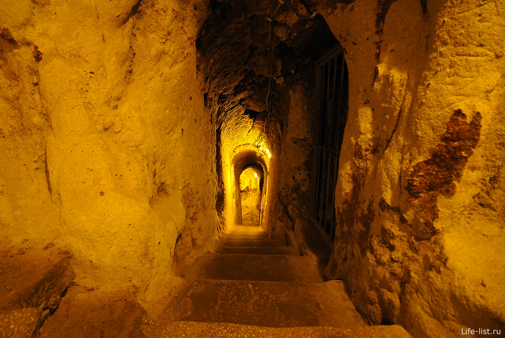 Коридоры в подземном городе Деринкую