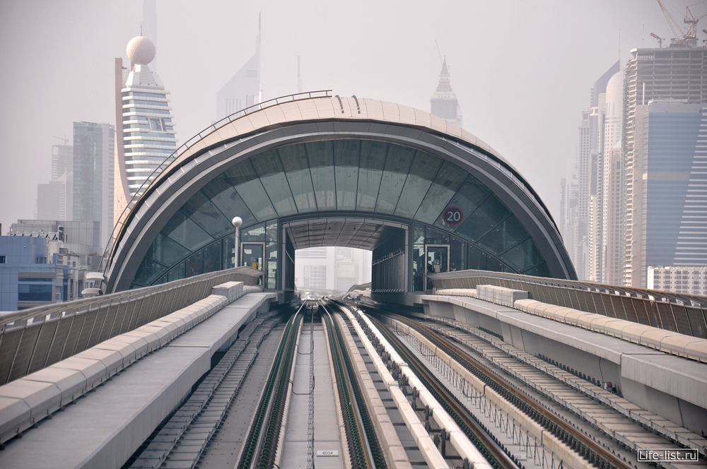 Дубайское метро станция