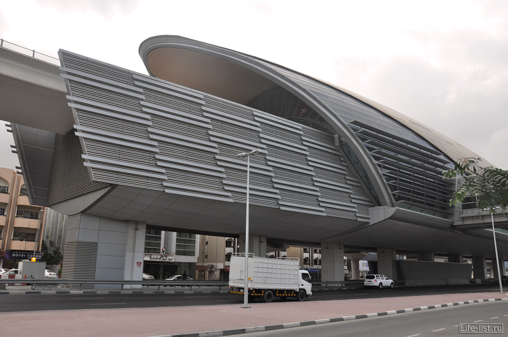 Станция метрополитена в Дубае ОАЭ