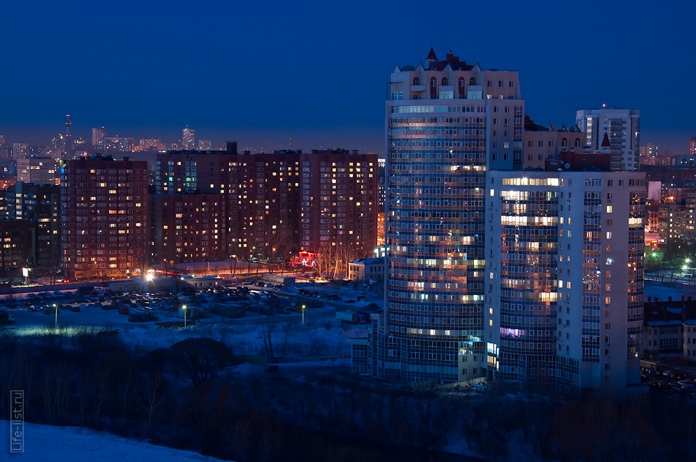 застройка рядом с Белинского ночной Екатеринбург фотограф Виталий Караван Большакова 25