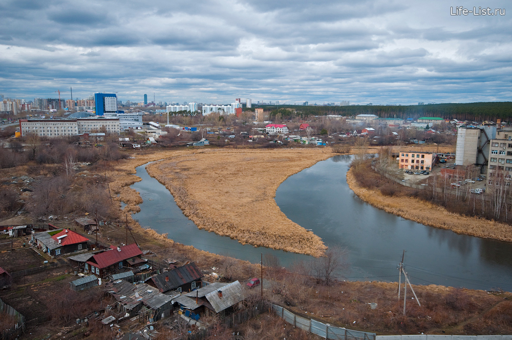 Река Исеть рядом с улицей Щербакова