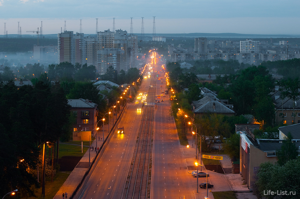 Улица Бакинских Комиссаров с высоты Екатеринбург