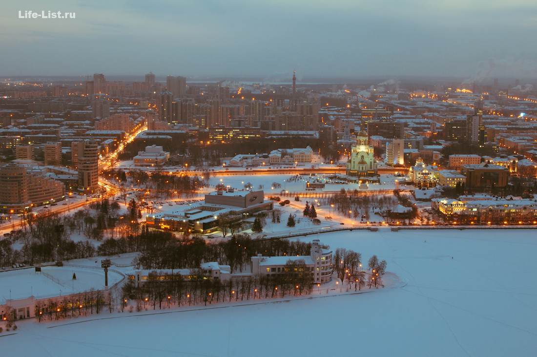 высотный Екатеринбург центр города с высоты пруд Динамо Храм на Крови