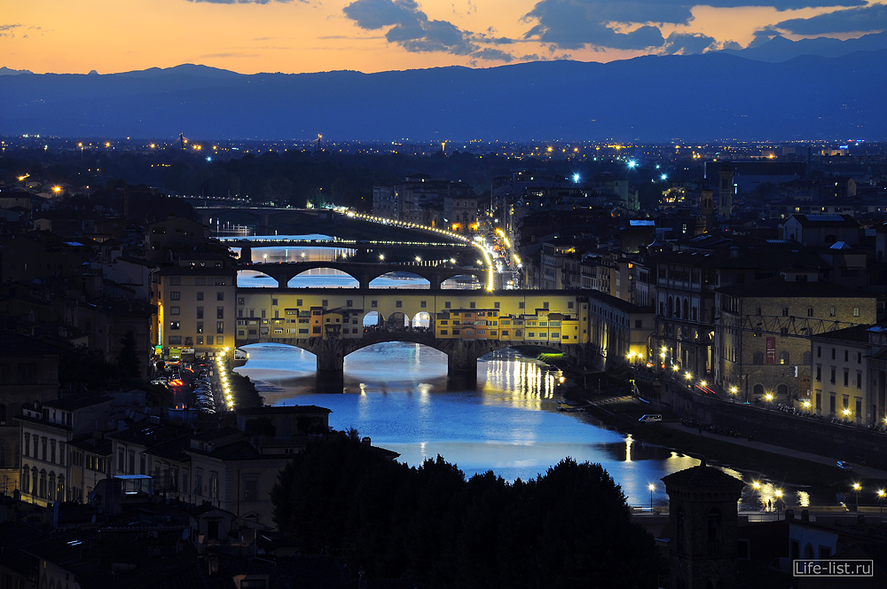 Флоренция мост Понте Веккьо ночное фото с высоты Florence