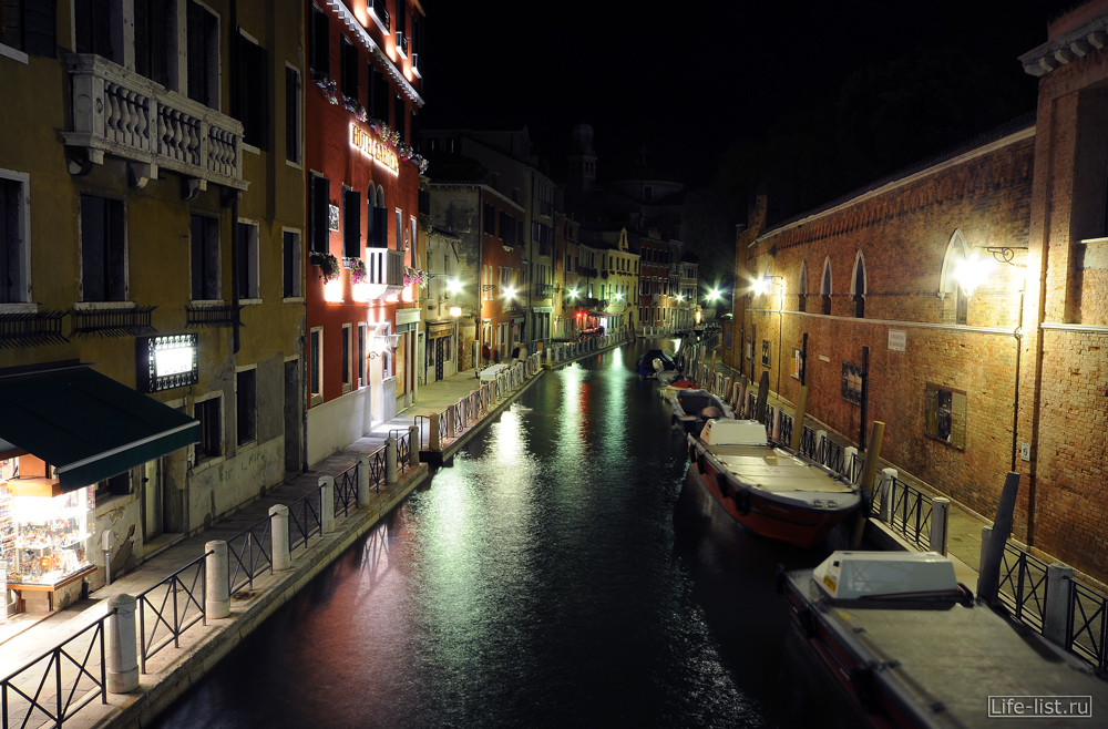Улочки Венеции канал Италия ночное фото