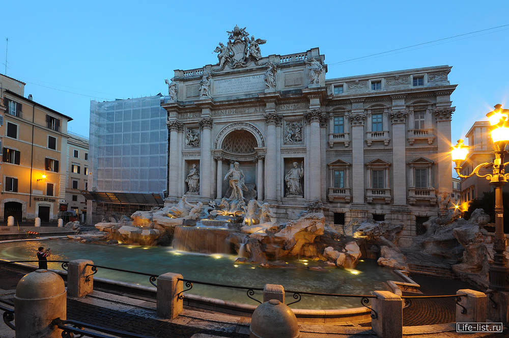 Фонтан Треви в Риме утреннее фото Виталий Караван