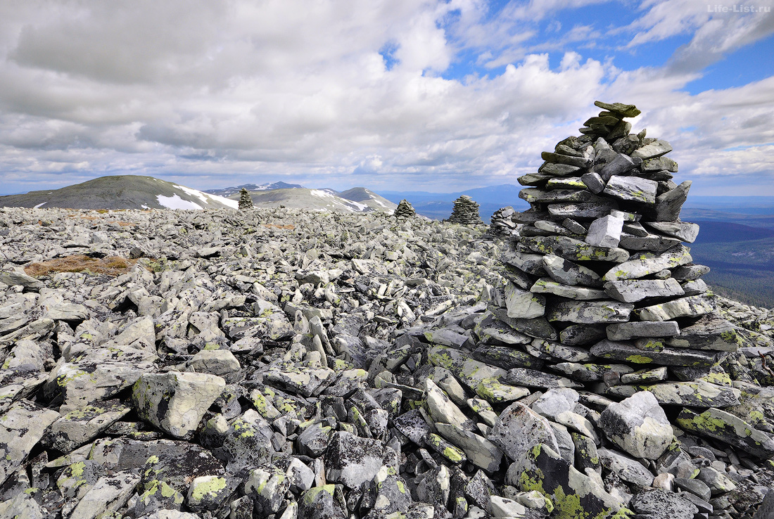 Вершина 1200м Главный уральский хребет каменные туры