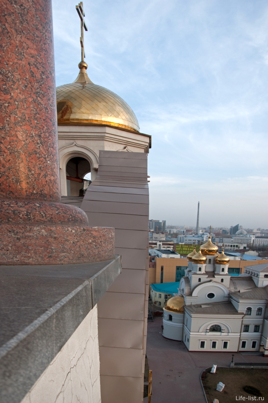 Купола храма в Екатеринбурге