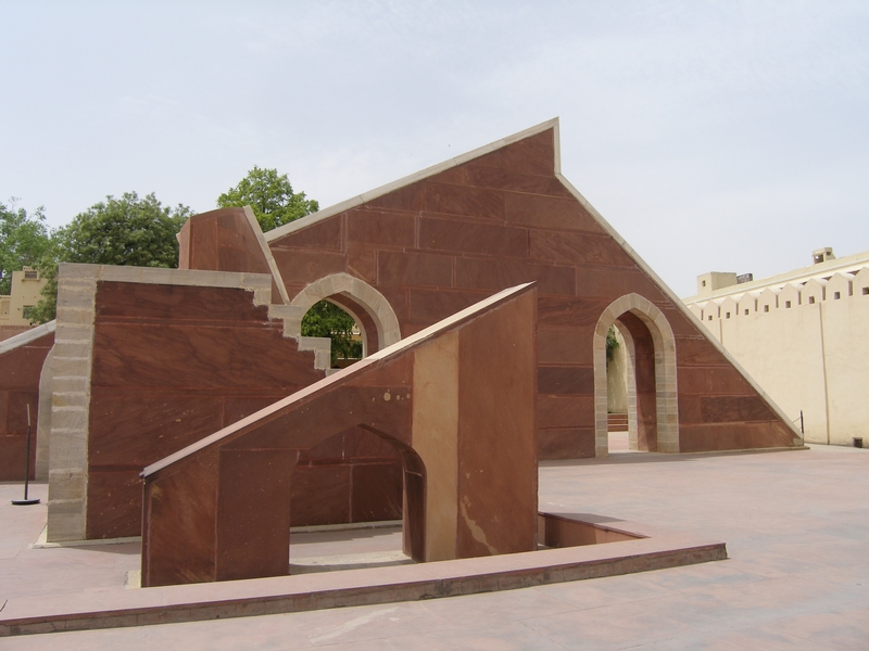 Обсерватория Джантар Мантар в Джайпуре