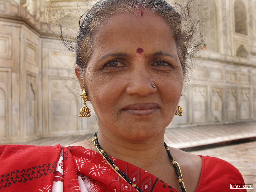Индийская женщина портрет в Агре