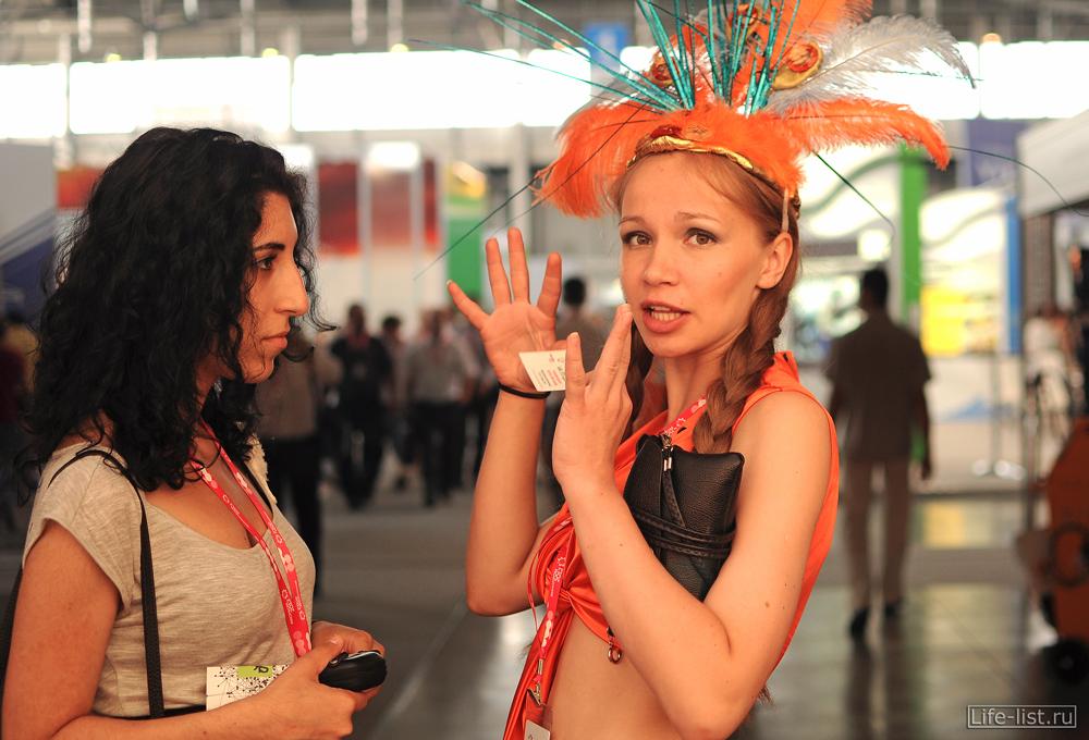 Девушка на выставке иннопром 2012