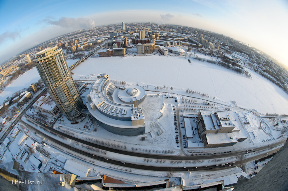 Екатеринбург с высоты башни Исеть фото Виталий Караван