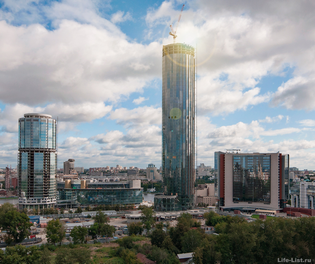 август 2014 этапы строительства башни Исеть в Екатеринбурге фото Виталий Караван