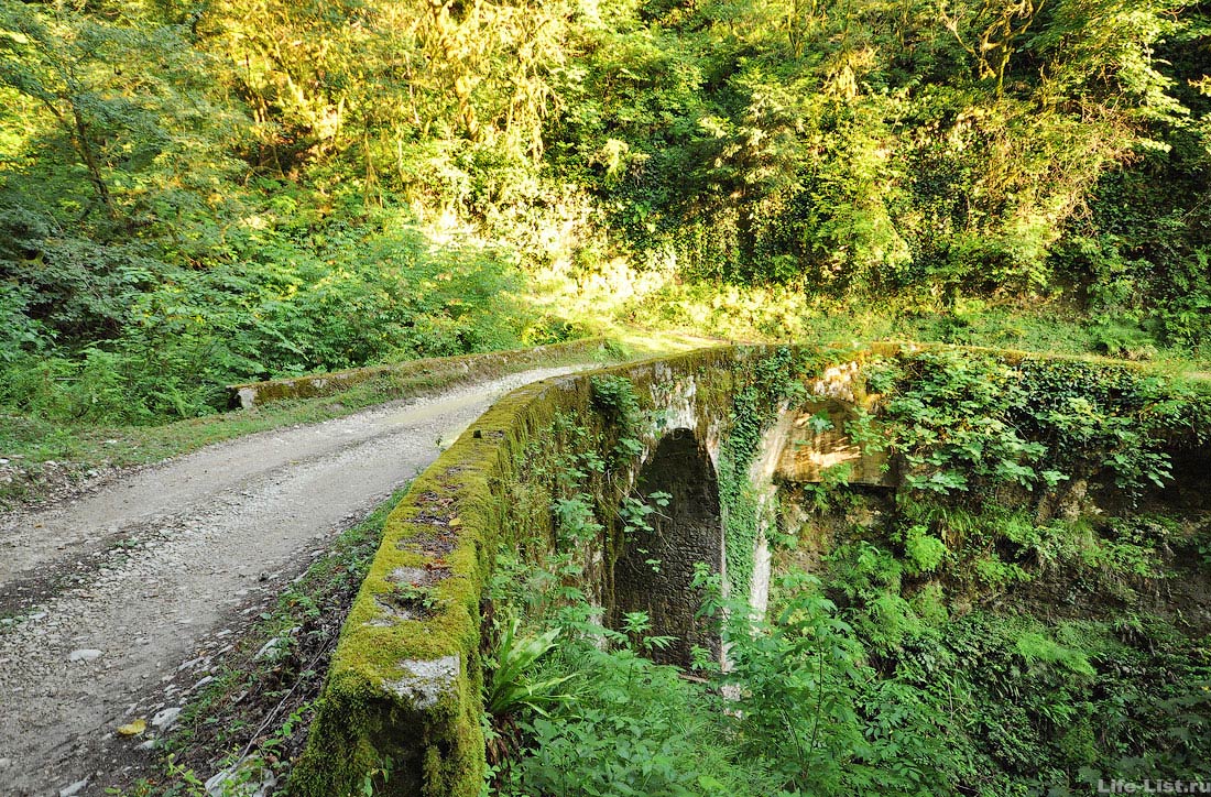 старый арочный мост Анухвинское ущелье