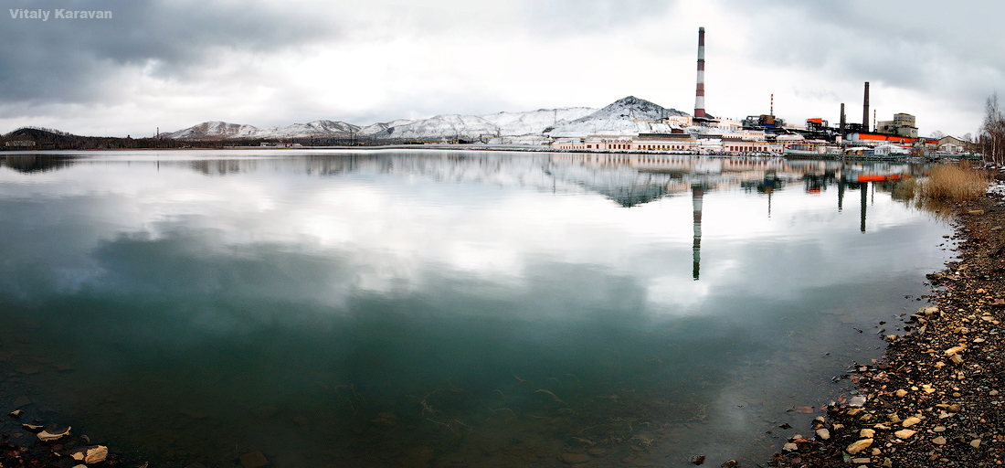 Завод КарабашМедь со стороны городского пруда фото Виталий Караван