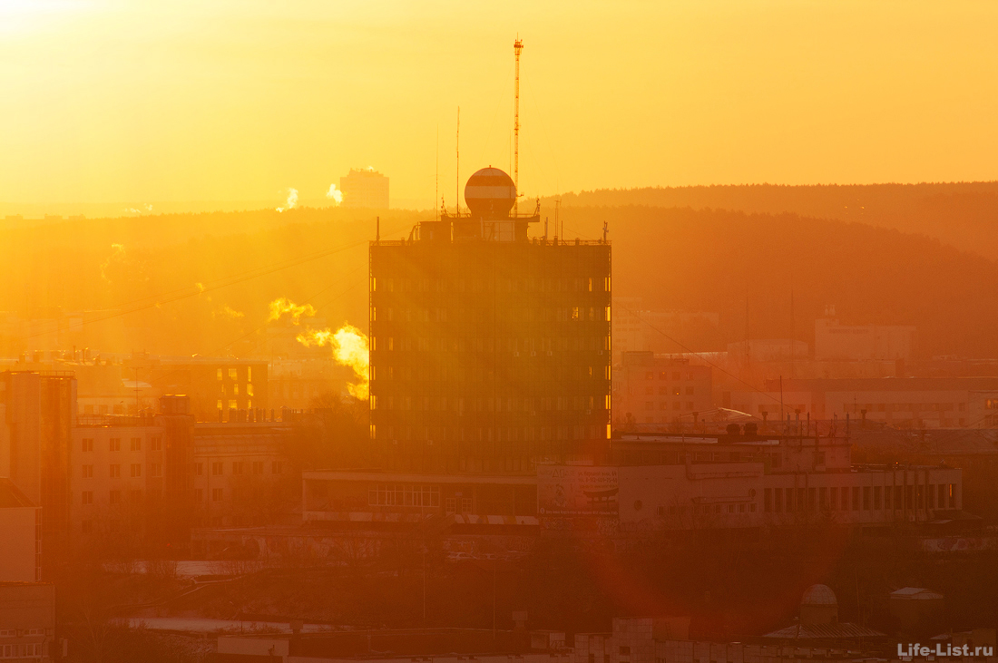 метеогорка в лучах солнца екатеринбург фото Виталий Караван