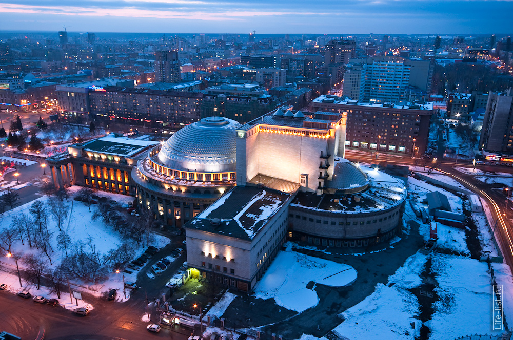 театр оперы и балета с  высоты в Новосибирске фото Виталий Караван