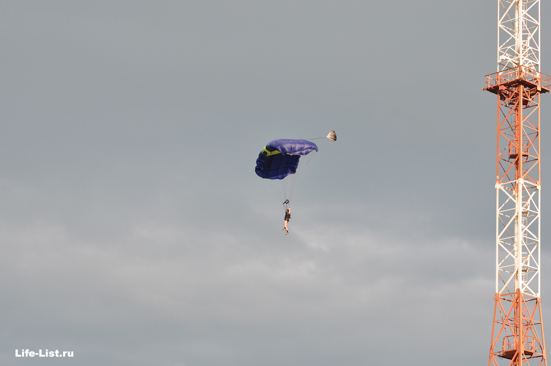 Бейсджамп прыжок с антенны парашютист в Екатеринбурге