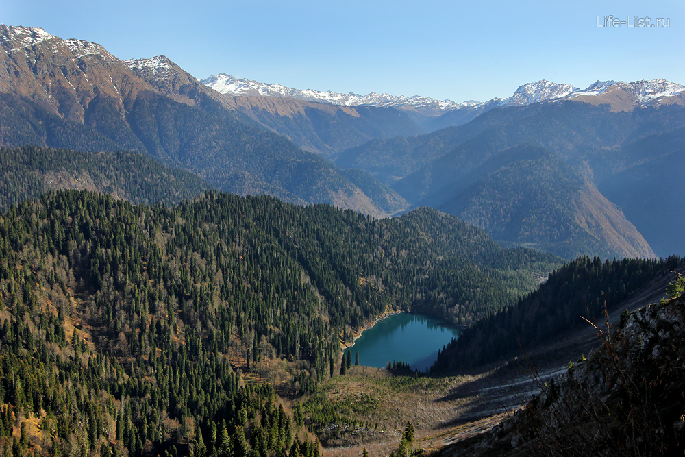 Озеро малая Рица с высоты Пшегишхва Абхазия горы