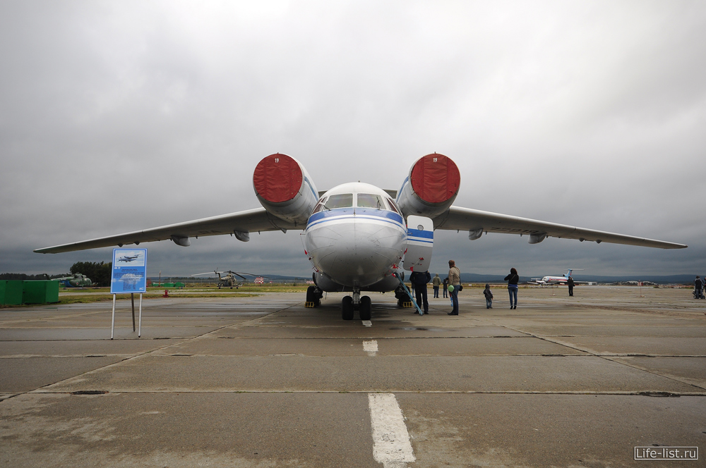 самолет Ан-72 фото