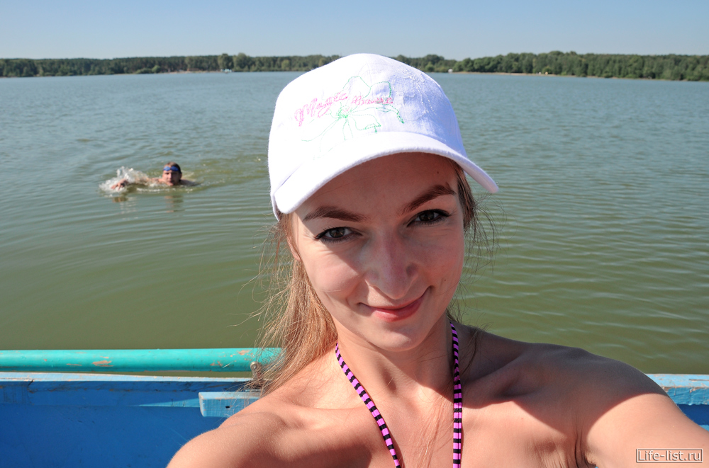 Женя в лодке на озере Шарташ