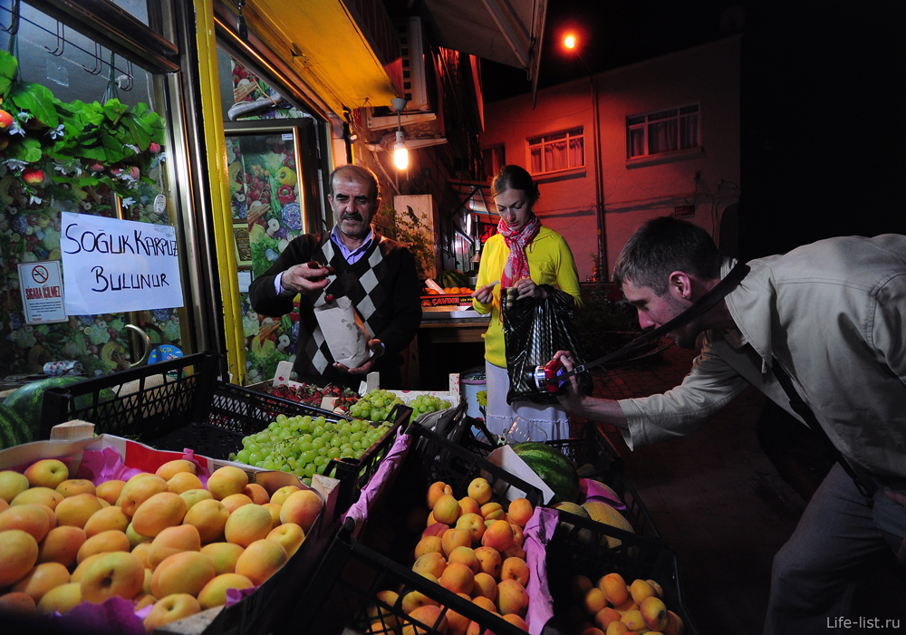 Ночной продавец фруктов