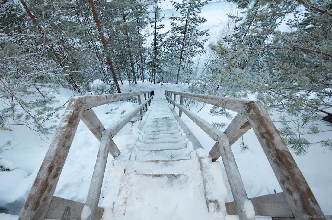 Лестница деревянная на карьер Старая линза