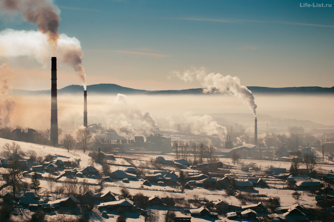 Верхний Уфалей с высоты горы завод УфалейНикель фото Виталий Караван
