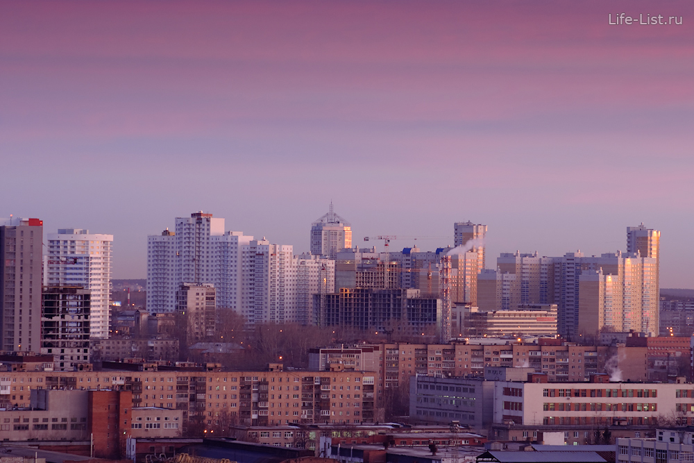 Высотки ЖК Университетский на Комсомольской утренний Екатеринбург с высоты