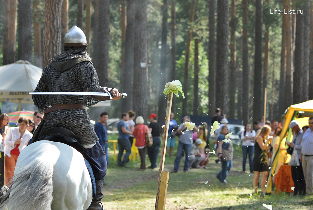 всадник с мечом на фестивале исторической реконструкции фото Виталий Караван