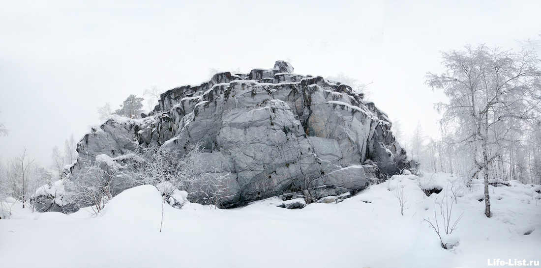 скала висячий камень окрестности Новоуральска