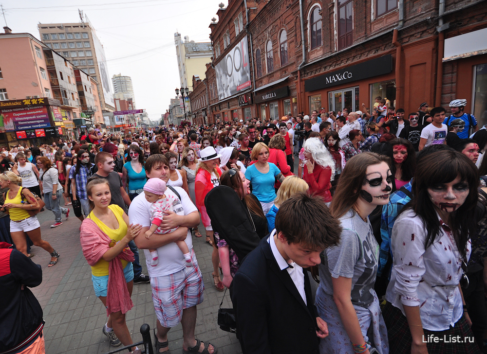 флешмоб  шествие мертвецов зомби в Екатеринбурге
