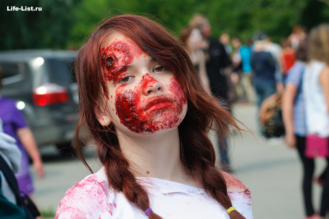 девушка зобми на параде Зобми флешмоб в Екатеринбурге